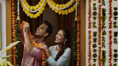 Diwali 2022: वंदनवार से बढ़ती है घर की सुदंरता और मिलते हैं शुभ फल, ध्यान रखें ये वास्तु टिप्स