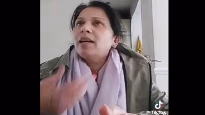 पंजाबी महिला ने रिचर्ड को सुनाई दशहरा की स्टोरी.. और बीच में ला दिया पकौड़ा, देखिए ये हंसाने वाला वीडियो