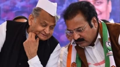 अशोक गहलोत के मंत्री के विवादित बोल-वसुंधरा राजे अपने नेताओं की सद्बुद्धि के लिए कर रहीं देव दर्शन यात्रा