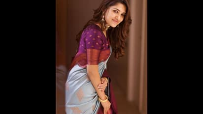 பட்டு புடவை அழகில்... மந்திர புன்னகையால் ரசிகர்களை மயக்கும் வாணி போஜன்! லேட்டஸ்ட் போட்டோஸ்!