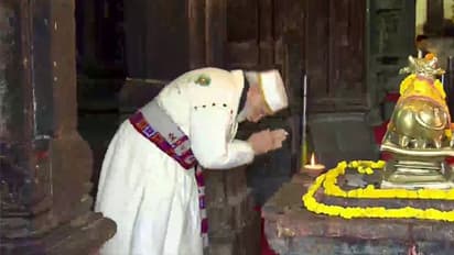 PM Modi At Kedarnath Temple: கையால் நெய்யப்பட்ட பிரதமர் மோடி அணிந்த ஆடையின் சிறப்பு இதுதான்!!