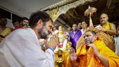 একি চেহারা হয়েছে! ভারত জোড়ো যাত্রার মধ্যেই রাহুল গান্ধীর এই ছবি ভাইরাল