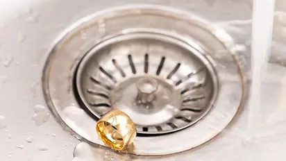 Diwali 2022: Salt to Dishwashing powder-5 ways to clean Gold and Silver jewellery at home this Dhanteras