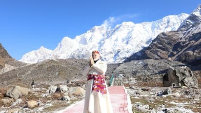 PM की इन तस्वीरों ने फिर खींचा दुनियाभर के मीडिया का ध्यान, केदारनाथ में इस अंदाज में दिखे मोदी