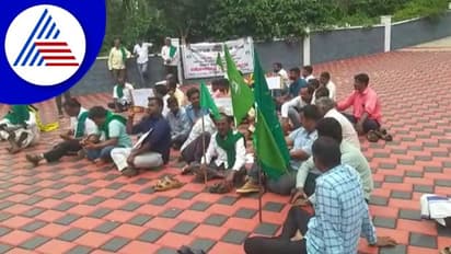 ರಸ್ತೆ ದುರಸ್ತಿಗೆ ಆಗ್ರಹಿಸಿ ಶಾಸಕ ಎಂ.ಪಿ.ಕುಮಾರಸ್ವಾಮಿ ಮನೆ ಮುಂದೆ ರೈತಸಂಘ ಪ್ರತಿಭಟನೆ 