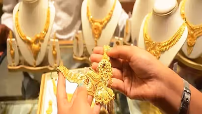Gold Silver Price Today: ಆಭರಣ ಪ್ರಿಯರಿಗೆ ಗುಡ್‌ ನ್ಯೂಸ್‌: ಇಳಿಕೆಯಾಯ್ತು ಬಂಗಾರ, ಬೆಳ್ಳಿ ದರ..