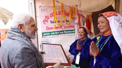 चीन सीमा के करीब उत्तराखंड के माणा गांव के बाजार में PM ने की सैर, लोगों से की ये अपील, देखें 10 खास तस्वीरें