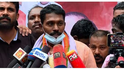 'നിരപരാധി, കള്ളക്കേസിൽ കുടുക്കി', മാനനഷ്ട കേസ് നൽകുമെന്ന് എകെജി സെന്റർ ആക്രമണ കേസിലെ പ്രതി