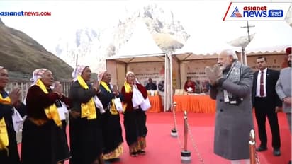 ಚೀನಾ ಗಡಿಯಲ್ಲಿರುವ ಭಾರತದ ಕೊನೆಯ ಗ್ರಾಮಕ್ಕೆ ಮೋದಿ ಭೇಟಿ, ಸಾಂಪ್ರದಾಯಿಕ ಶೈಲಿಯಲ್ಲಿ ಸ್ವಾಗತ!