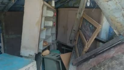 ரேஷன் கடையை தும்சம் செய்த காட்டு யானைகள் கூட்டம்.. அரிசி மூட்டைகளும் சூறை.. அதிர்ச்சி வீடியோ..!