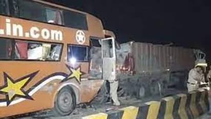 மத்திய பிரதேசத்தில் லாரியும் பேருந்தும் நேருக்கு நேர் மோதி கோர விபத்து.. துடிதுடித்து 15 பேர் பலி