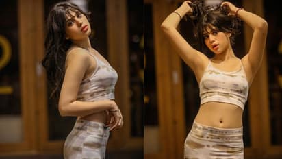 कौन है यह 12 साल की लड़की, जिसके साथ मीका सिंह ने किया  'रोमांस'-देखें ग्लैमरस PHOTOS