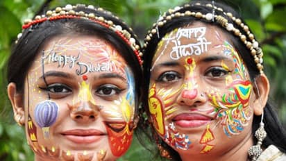 धनतेरस पर हुई खूब खरीदारी.. 10 फोटो में देखिए दीपावली की तैयारियों से जुड़े कुछ खास पल 