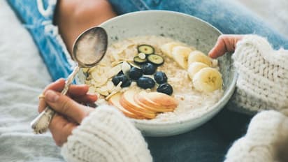 Cholesterol Diet: കൊളസ്ട്രോള്‍ കുറയ്ക്കാന്‍ ഡയറ്റില്‍ ഉള്‍പ്പെടുത്താം ഈ പത്ത് ഭക്ഷണങ്ങള്‍...