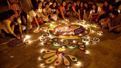 दिवाली पर देश के इन राज्यों में अलग मान्यताएं, तस्वीरों में देखिए कहां किस देवता की होती है पूजा 