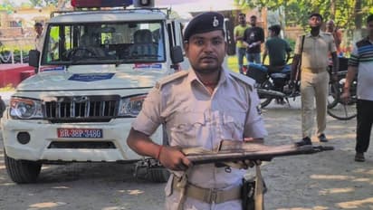 शराब तस्करों का पीछा कर रही पुलिस टीम की पिटाई, तोड़ दी राइफल, दो पुलिसकर्मी घायल