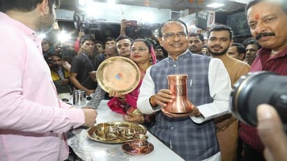 परिवार के साथ दीवाली की शॉपिंग करने निकले CM शिवराज सिंह, ट्वीट कर कहा- वर्षों से कर रहे परंपरा का निर्वहन