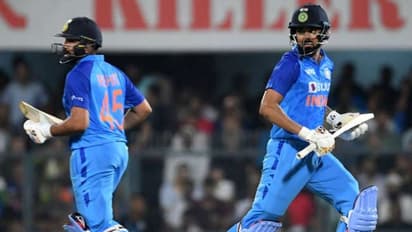 T20 World Cup: ಪಾಕ್ನಂತೆ ಭಾರತಕ್ಕೂ ಆರಂಭಿಕ ಆಘಾತ..! ಕ್ರೀಸ್ನಲ್ಲಿ ಕಿಂಗ್ ಕೊಹ್ಲಿ