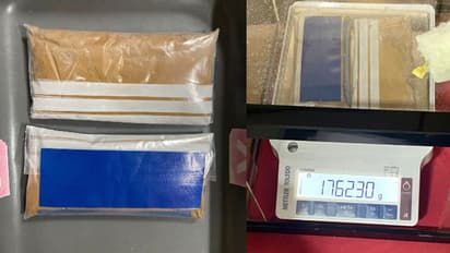 നെടുമ്പാശ്ശേരിയിൽ സ്വർണവേട്ട; കടത്തി കൊണ്ടുവന്നത് കാൽപ്പാദത്തോട് ചേ‍ർത്ത് ഒട്ടിച്ച്