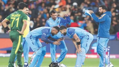 दोनों अंपायर को तत्काल बैन कर दो...इंडिया से हार पर पाकिस्तान में कैसे मचा बवाल, विराट वहां भी छाए