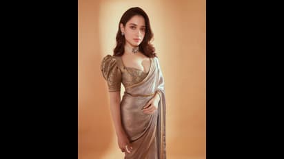 ದೀಪಾವಳಿ ಸಂಭ್ರಮದಲ್ಲಿ ತಮನ್ನಾ; ಡೀಪ್ ನೆಕ್ ಬ್ಲೌಸ್ ಸೀರೆಯಲ್ಲಿ ಮಿಂಚಿದ  ಮಿಲ್ಕಿ ಬ್ಯೂಟಿ 