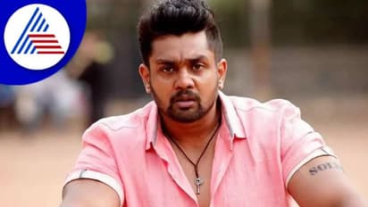 ಬಾಗಲಕೋಟೆ: ಅಭಿಮಾನಿ ಮನೆಗೆ ನಟ ಧ್ರುವ ಸರ್ಜಾ ಭೇಟಿ, ಸ್ಪೆಲ್ಫಿಗೆ ಮುಗಿಬಿದ್ದ ಫ್ಯಾನ್ಸ್‌..!