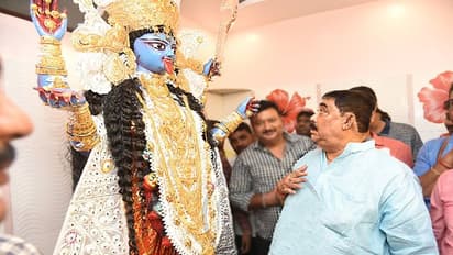 ‘কেষ্টদা’ এখন জেলে! তিন কোটি টাকা থেকে দেড় লক্ষে এসে ঠেকল দলীয় কার্যালয়ের কালীপুজোর বাজেট, কমল সোনার অলঙ্কারও