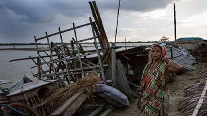 ঘূর্ণিঝড় ‘সিত্রাং’-এর এলোমেলো গতিবিধিতে বিপর্যস্ত বাংলাদেশ, সারা দেশজুড়ে প্রচুর প্রাণহানি!