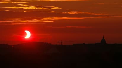 সূর্যগ্রহণের সময় রাশি অনুযায়ী এই নিয়মগুলি পালন করুন, পার্শ্ব প্রতিক্রিয়া দূর হবে
