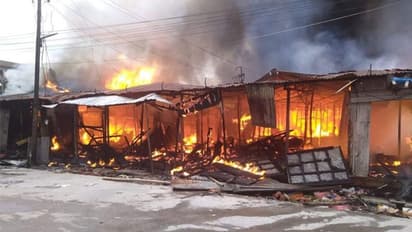 पटाखों की चिंगारी से ईटानगर में अरुणाचल का सबसे पुराना बाजार जलकर खाक, फायरब्रिगेड पानी ढूंढ़ती रह गई