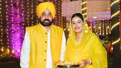  पंजाब के CM भगवतं मान ने यूं मनाई शादी के बाद की पहली दिवाली, देखिए पत्नी के साथ सेलिब्रेशन की तस्वीरें