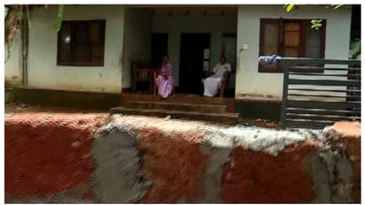 അയല്വാസി വഴിയടച്ചു, കണ്ണൂരില് വീട്ടില് നിന്ന് പുറത്തിറങ്ങാനാകാതെ കുടുംബം