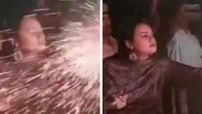 IAS टीना डाबी के साथ बड़ा हादसा: आतिशबाजी में बाल-बाल बचीं, चेहरे पर आया फटाखा, देखिए वो भयानक वीडियो