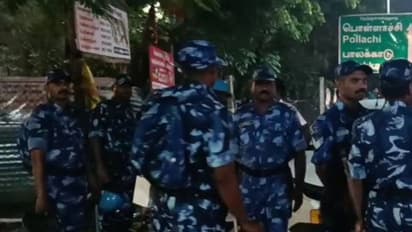 கோவையில் காரில் சிலிண்டர் வெடிப்பு எதிரொலி.. பாதுகாப்பு பணியில் அதிவிரைவு படையினர்..!