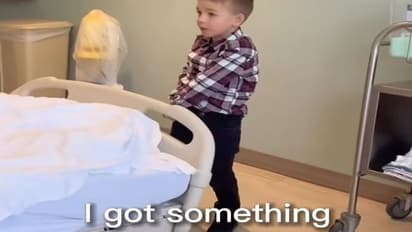 कुछ ही देर पहले जन्मे छोटे भाई के लिए बच्चा लाया था गिफ्ट, देखिए अस्पताल में क्या किया उसके साथ 