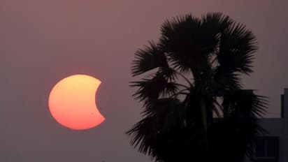 जो बिडेन ने पत्नी संग व्हाहट हाउस में जलाए दीप.. 10 फोटो में देखिए आज देश-दुनिया में कहां  क्या हुआ 