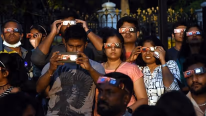 ಬೆಂಗಳೂರಿನಲ್ಲಿ ಸೂರ್ಯಗ್ರಹಣ ವೀಕ್ಷಿಸಿ ಸಂಭ್ರಮಿಸಿದ ಜನ, ರಸ್ತೆಗಳು ಖಾಲಿ ಖಾಲಿ!