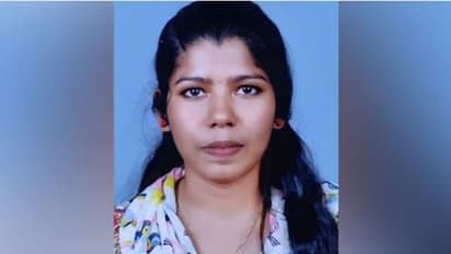 പ്രണയനൈരാശ്യം: കാമുകന്‍റെ വിവാഹത്തിന് പിന്നാലെ യുവതി കൈ ഞരമ്പ് മുറിച്ച് പുഴയില്‍ ചാടി ജീവനൊടുക്കി 