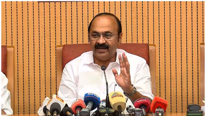 'ഇത് സർക്കാരും ​ഗവർണറും തമ്മിലുള്ള വ്യാജ ഏറ്റുമുട്ടൽ'; സർക്കാരിനെ രക്ഷിക്കാൻ ഒത്തുകളിയെന്ന് വി ഡി സതീശൻ