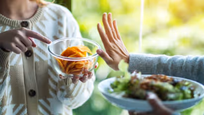 ഉയര്‍ന്ന രക്തസമ്മര്‍ദ്ദം നിയന്ത്രിക്കാന്‍ ഒഴിവാക്കേണ്ട എട്ട്  ഭക്ഷണങ്ങള്‍...