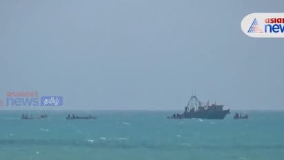 பாறையில் விசைப்படகு மோதி கடலில் மூழ்கியது; மீனவர்கள் மீட்பு; ரூ. 25 லட்சம் மதிப்பிலான மீன்கள் கடலில் மூழ்கின!!