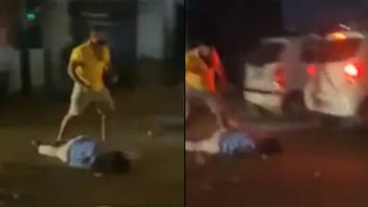 കാർ പാർക്കിങ്ങിനെച്ചൊല്ലി തർക്കം; ​യുവാവിനെ ഇഷ്ടിക കൊണ്ട് തലയ്ക്കടിച്ച് കൊന്നു -വീഡിയോ