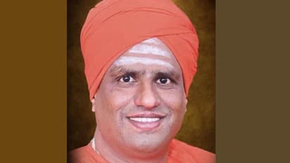 'സ്വകാര്യ വീഡിയോ കോൾ സ്കീൻ റെക്കോർഡ് ചെയ്തു', സ്വാമി ബസവലിംഗ ഹണിട്രാപ്പിന് ഇരയായെന്ന് പൊലീസ്