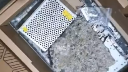 ലാപ്ടോപ് ഓര്‍ഡര്‍ ചെയ്തു; പെട്ടി പൊട്ടിച്ചപ്പോള്‍ വമ്പൻ ചതി!