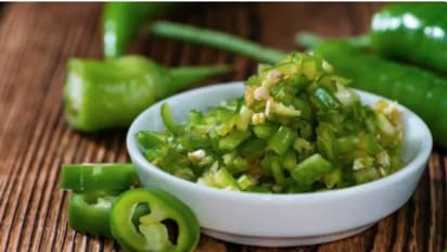 കൊളസ്ട്രോള്‍ മുതല്‍ പ്രമേഹം വരെ; അറിയാം പച്ചമുളകിന്‍റെ ആരോഗ്യ ഗുണങ്ങള്‍...