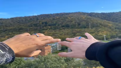 അവസാനത്തെ ചുംബനത്തിന്റെ ചിത്രം പങ്കുവച്ചു, സ്വവർ​ഗാനുരാ​ഗികളായ യുവാക്കൾ ആത്മഹ​ത്യ ചെയ്തു