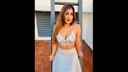 Yashika Aannand : பாவடை..ஸ்லீவ் லெஸ் ப்ளவுஸுடன் மனதை மயக்கும் யாஷிகா ஆனந்த்  