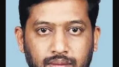 റോഡ് മുറിച്ചുകടക്കുന്നതിനിടെ വിളക്കുകാലിൽ തൊട്ടു, വൈദ്യുതാഘാതമേറ്റ് ടെക്കി യുവാവ് മരിച്ചു