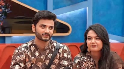 போர்வைக்குள் கிஸ் அடித்துக்கொண்ட ‘பிக்பாஸ் 6’ போட்டியாளர்கள்... அசல் கோளாரை மிஞ்சிய அந்த இருவர் யார் தெரியுமா?