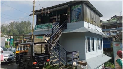 പഞ്ചായത്ത് ശുചിമുറിക്ക് മുകളില് അനധികൃതമായി നിര്മ്മിച്ച കട മുറികള് പൊളിച്ച് നീക്കാന് ഉത്തരവ്